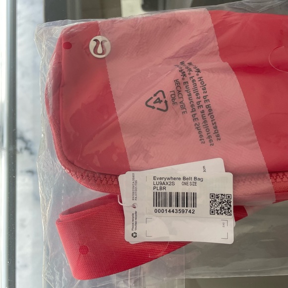 NWT Lululemon Everywhere Belt Bag in Pale Raspberry 🧨 - Picture 8 of 9